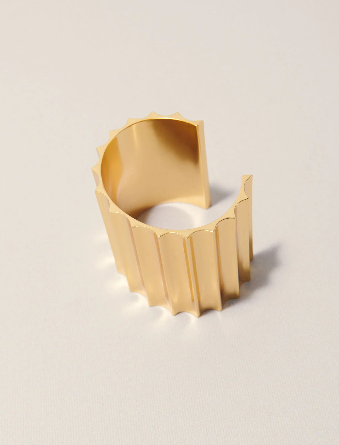 Sculpted bracelet Gold - Image 5