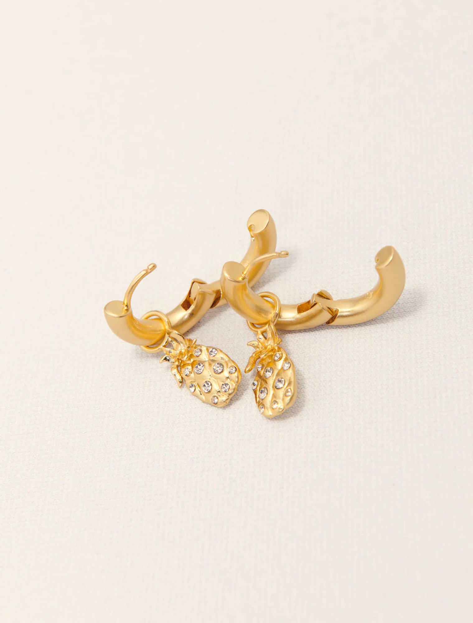 Mini rhinestone pineapple earrings Gold - Image 4