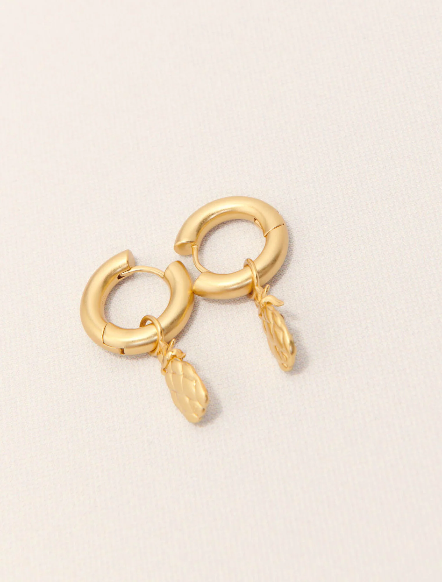 Mini rhinestone pineapple earrings Gold - Image 6