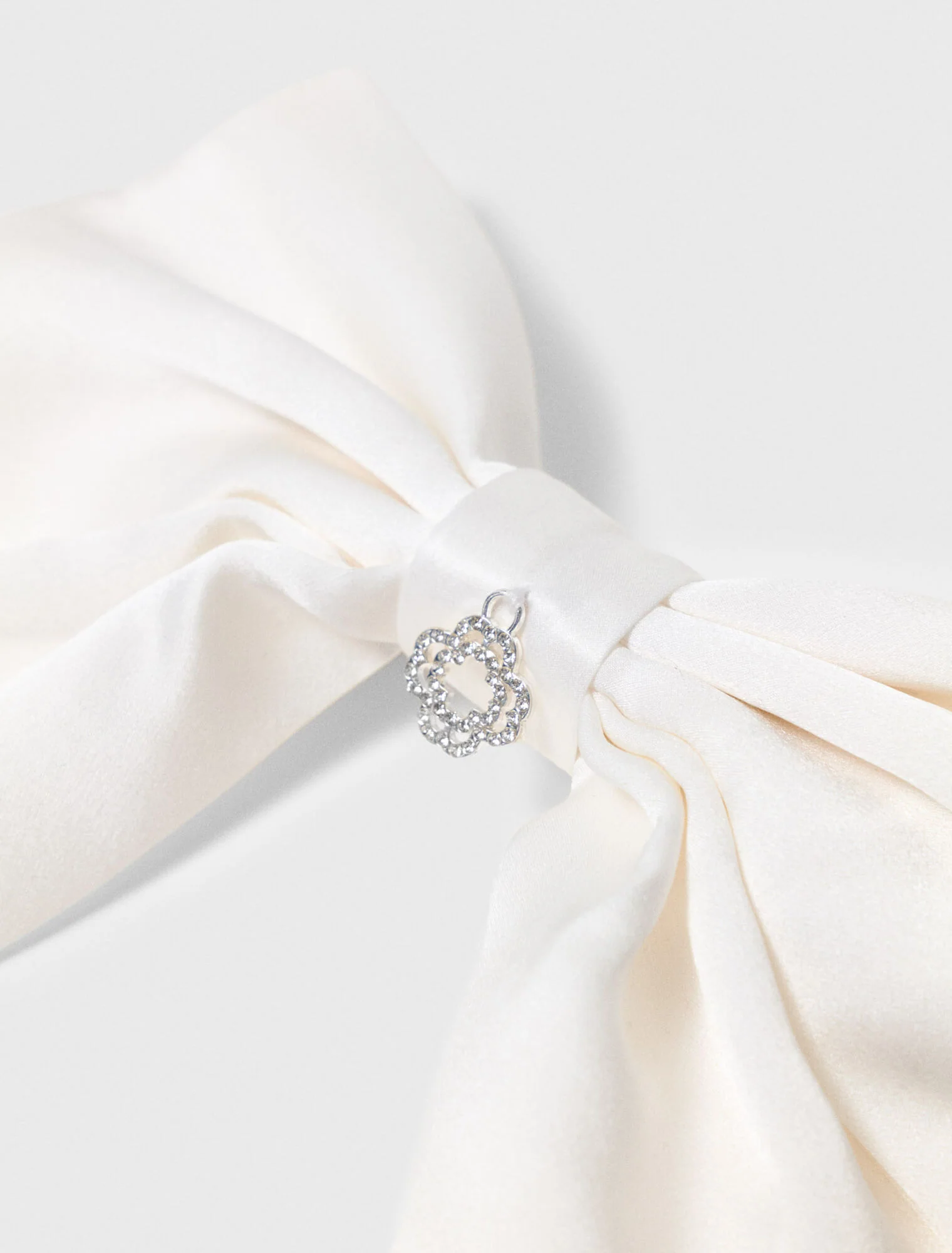 Satin-Effect Bow Barrette White - Image 3