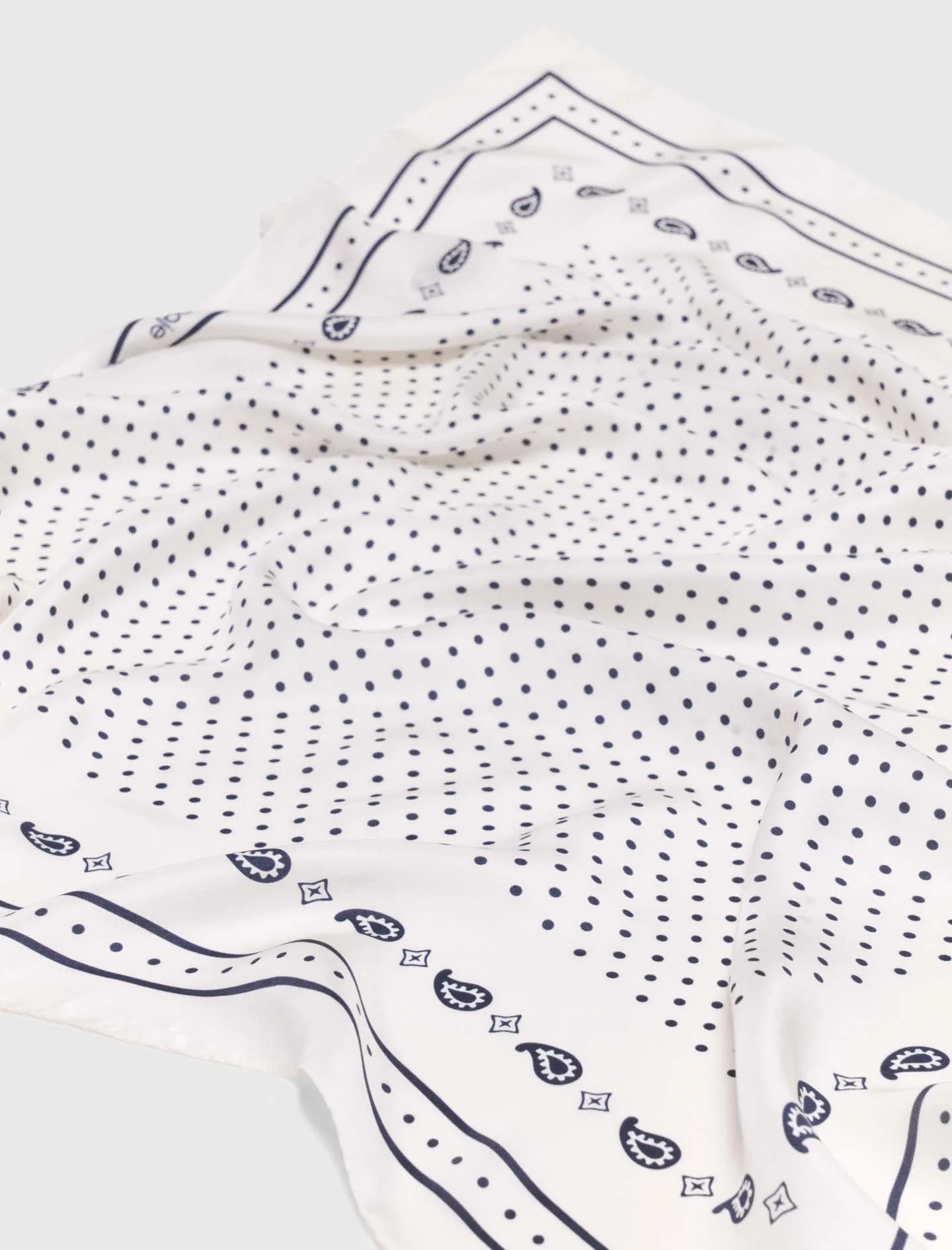 90X90 Printed Silk Scarf Ecru - Image 5
