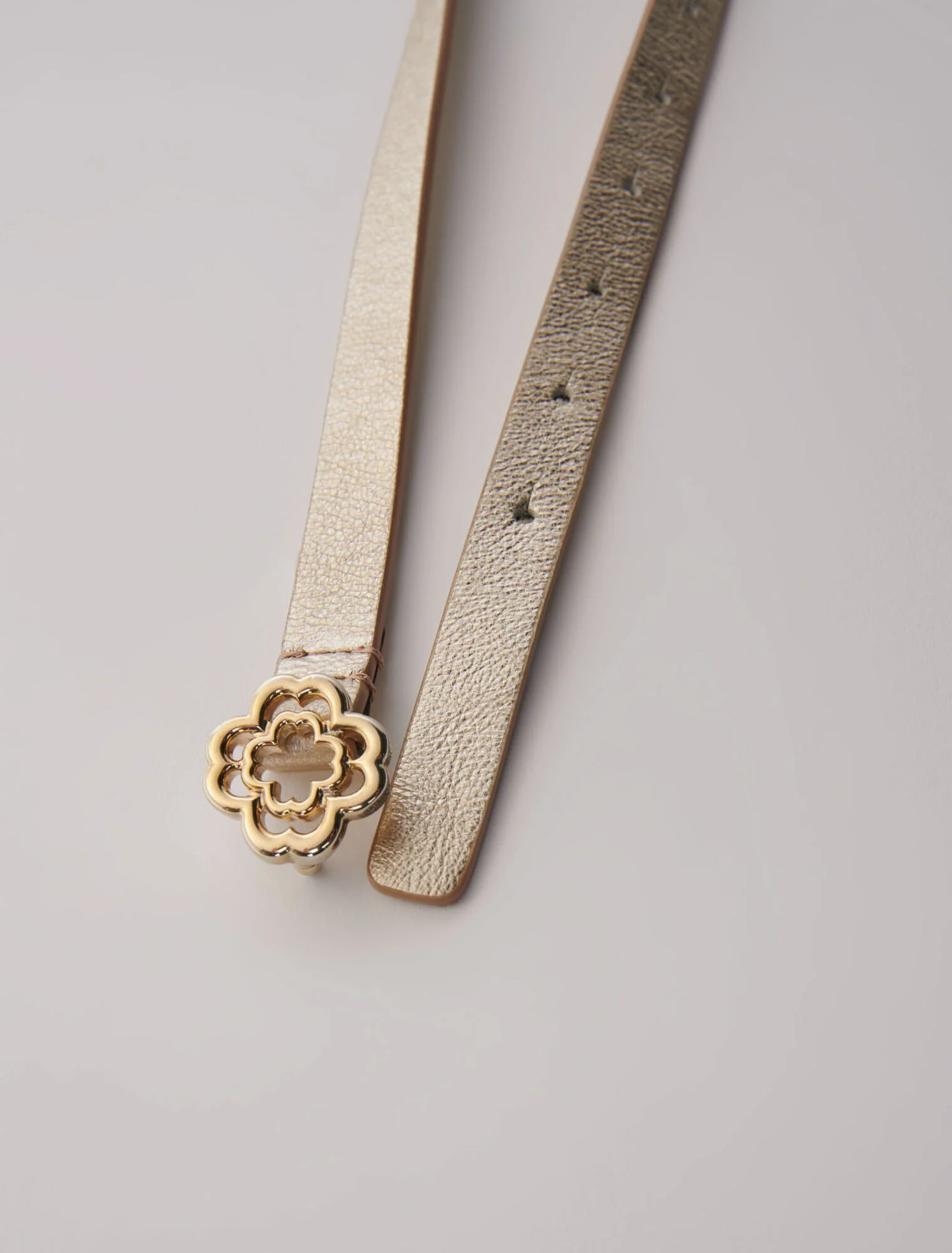 Slim belt with clover buckle Light Gold - Image 5