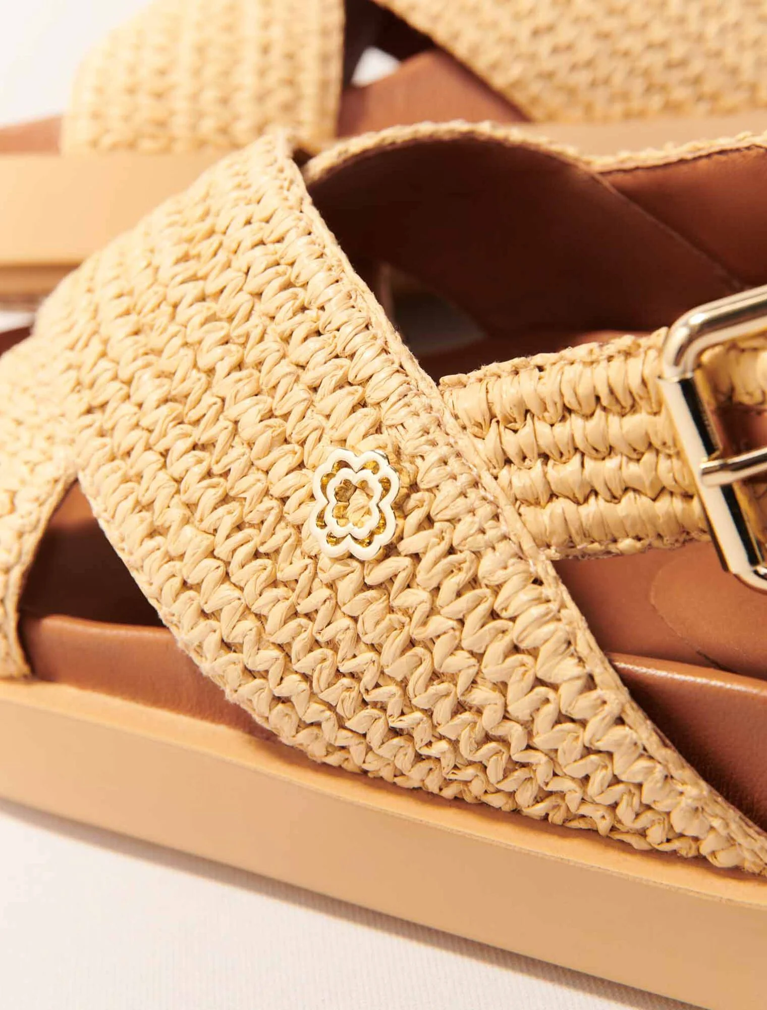 Raffia-effect flat sandals Beige - Image 6