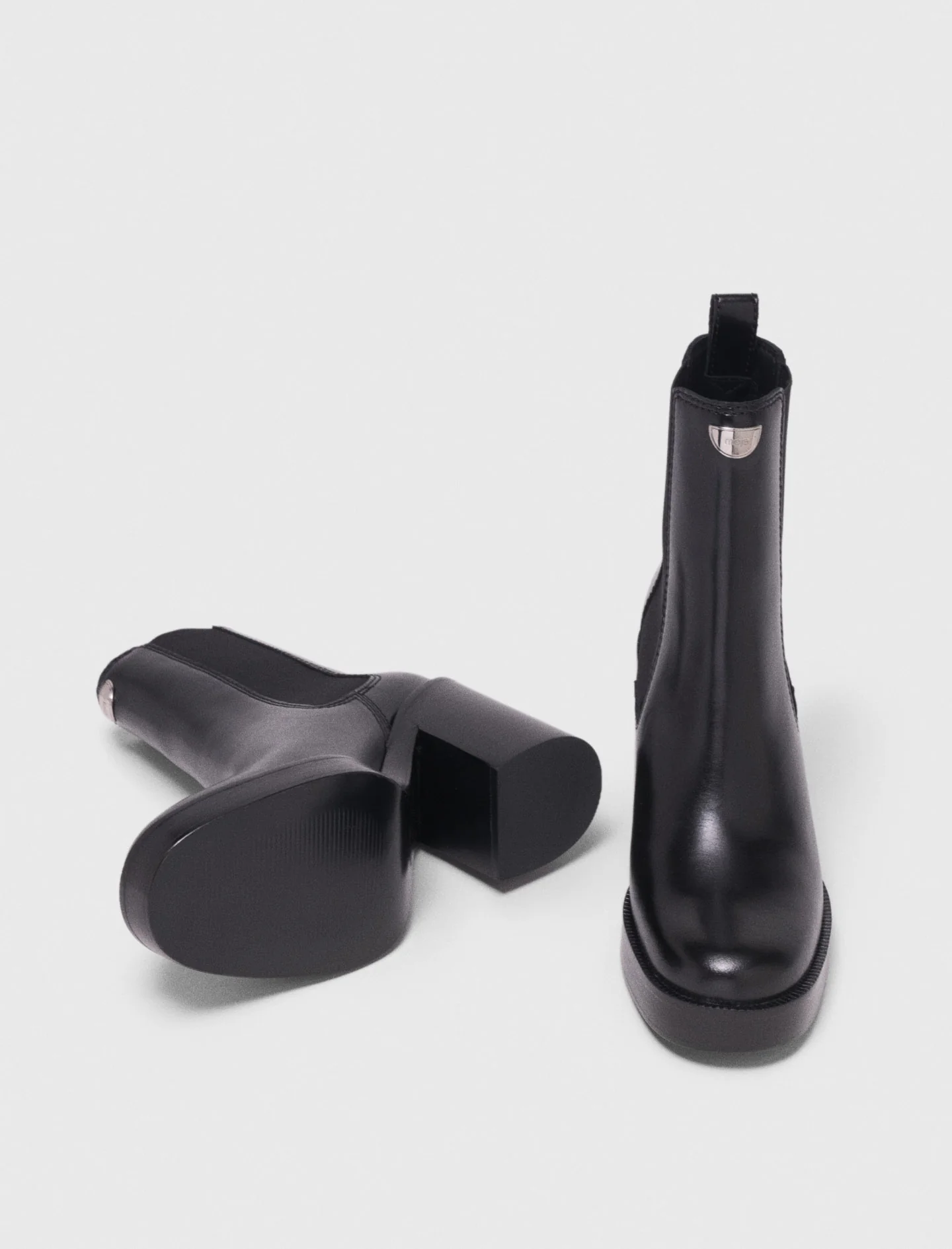 Heeled Leather Chelsea Boots Black - Image 3