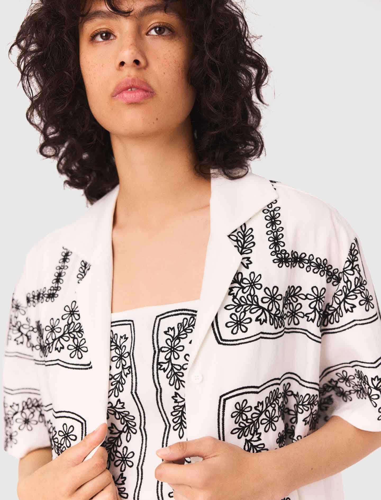 Short sleeve embroidered shirt Ecru / Black - Image 3