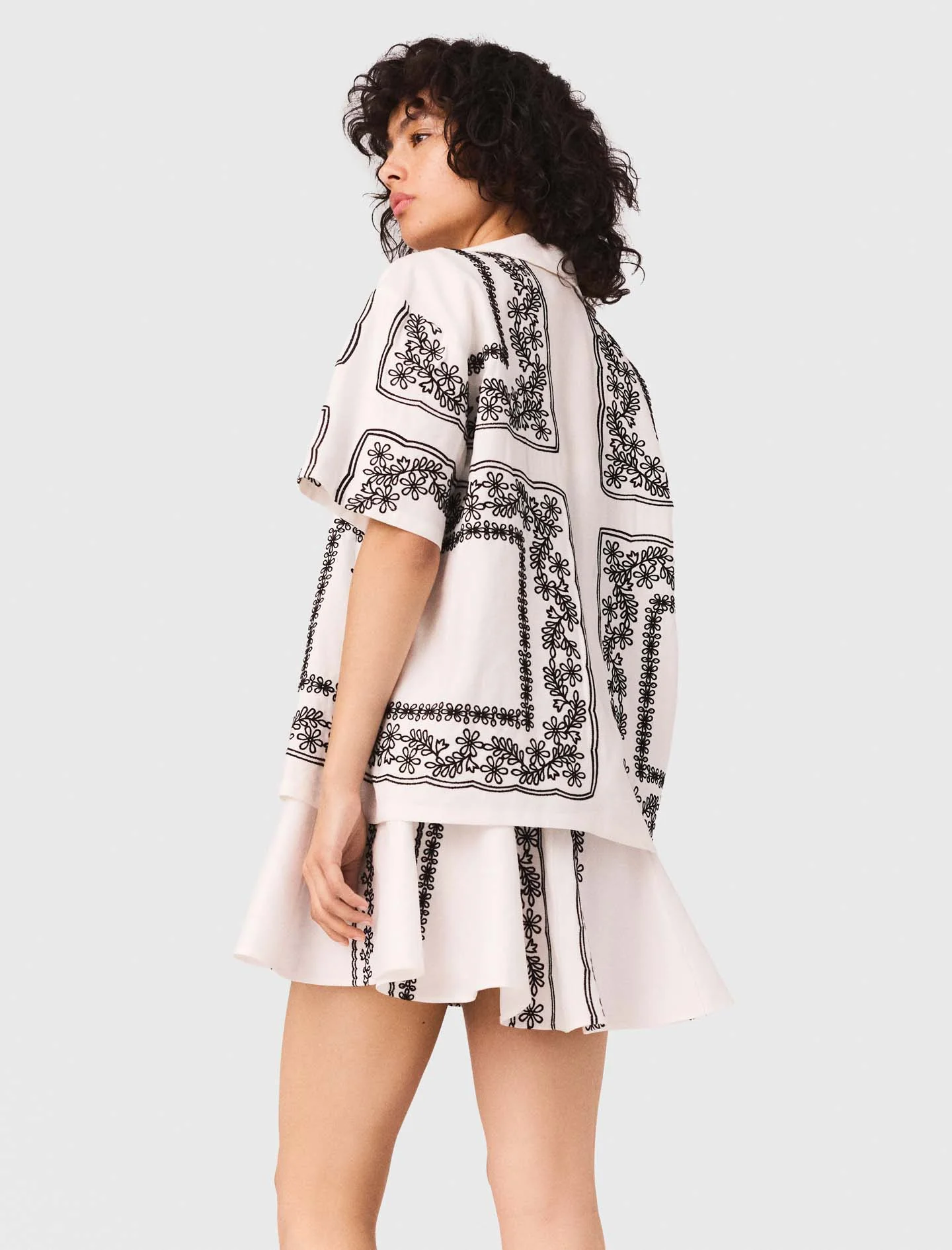 Short sleeve embroidered shirt Ecru / Black - Image 6