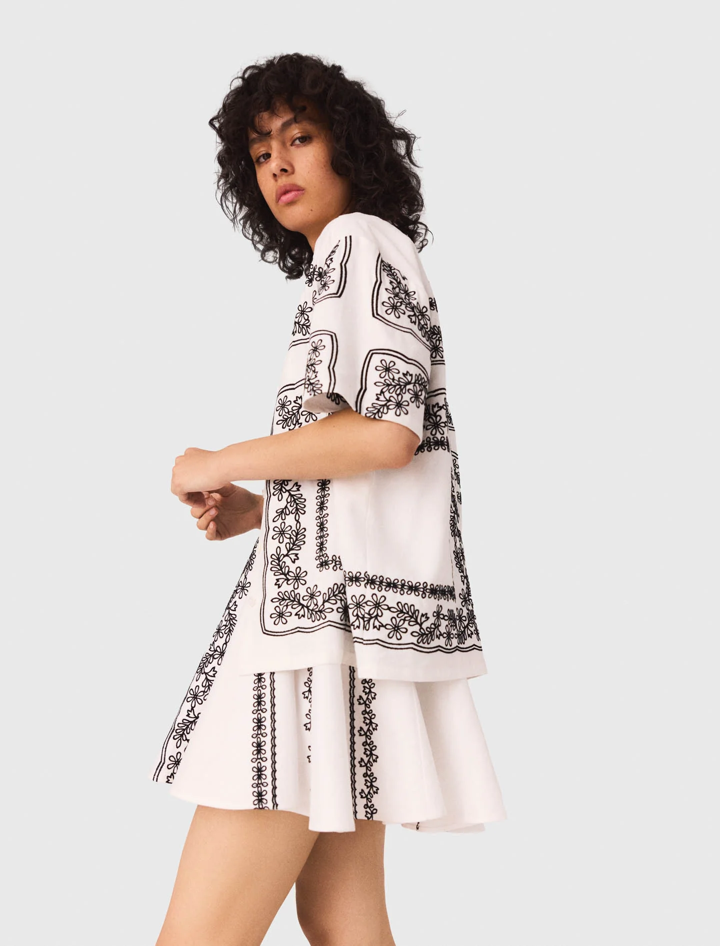 Short sleeve embroidered shirt Ecru / Black - Image 8
