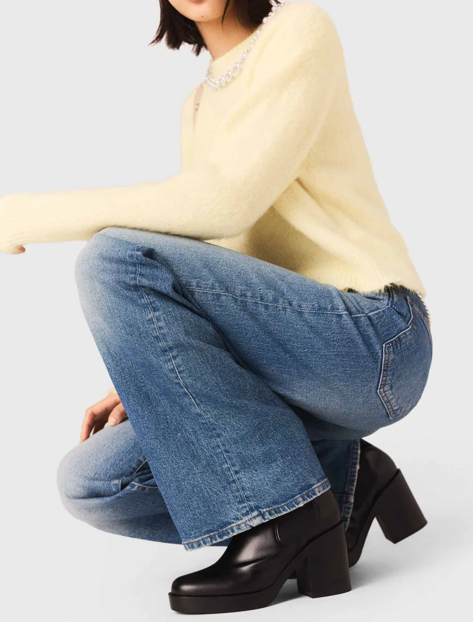 Jeans With Chain-Link Belt Blue - Image 4
