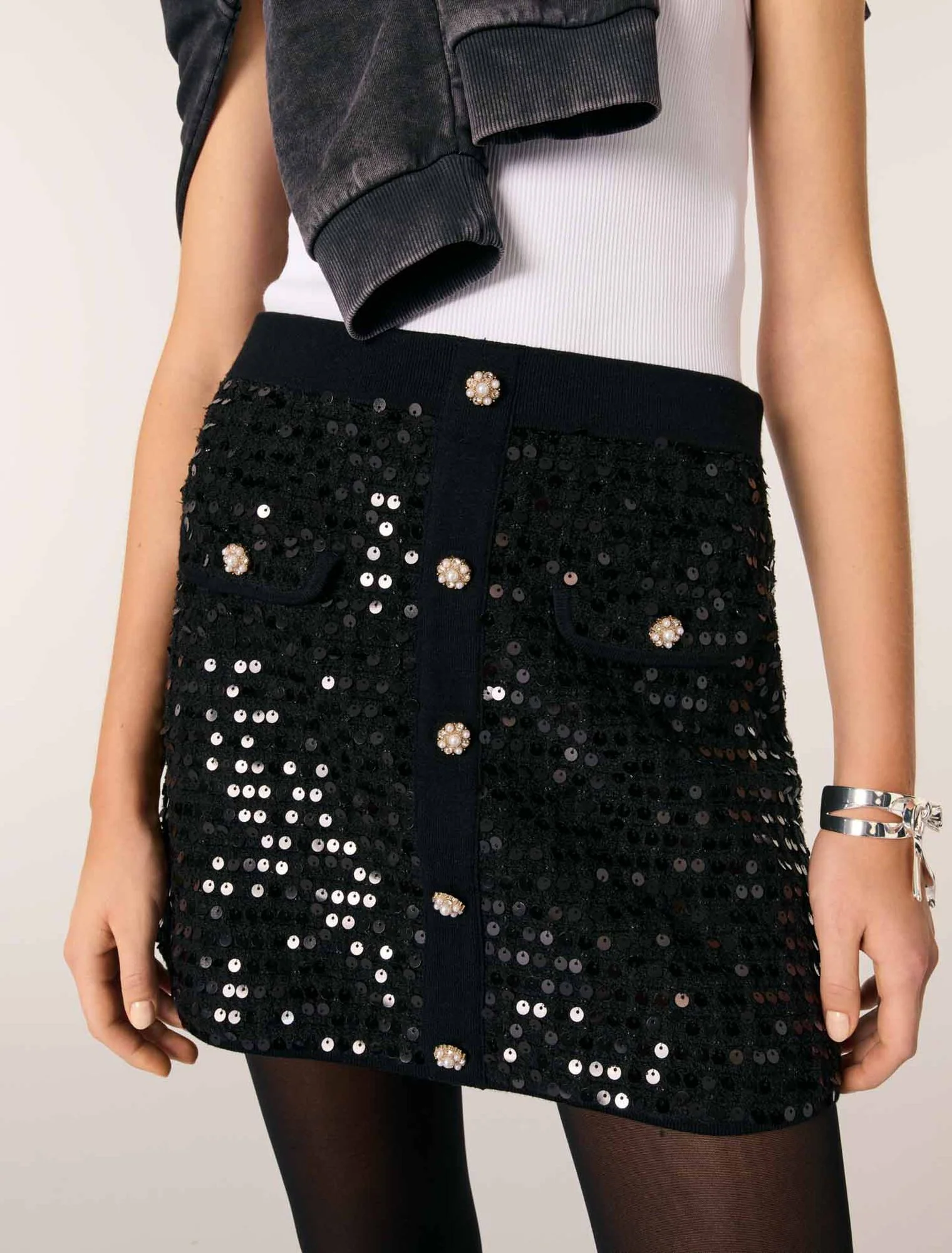 Short sequinned knit skirt Black - Image 6