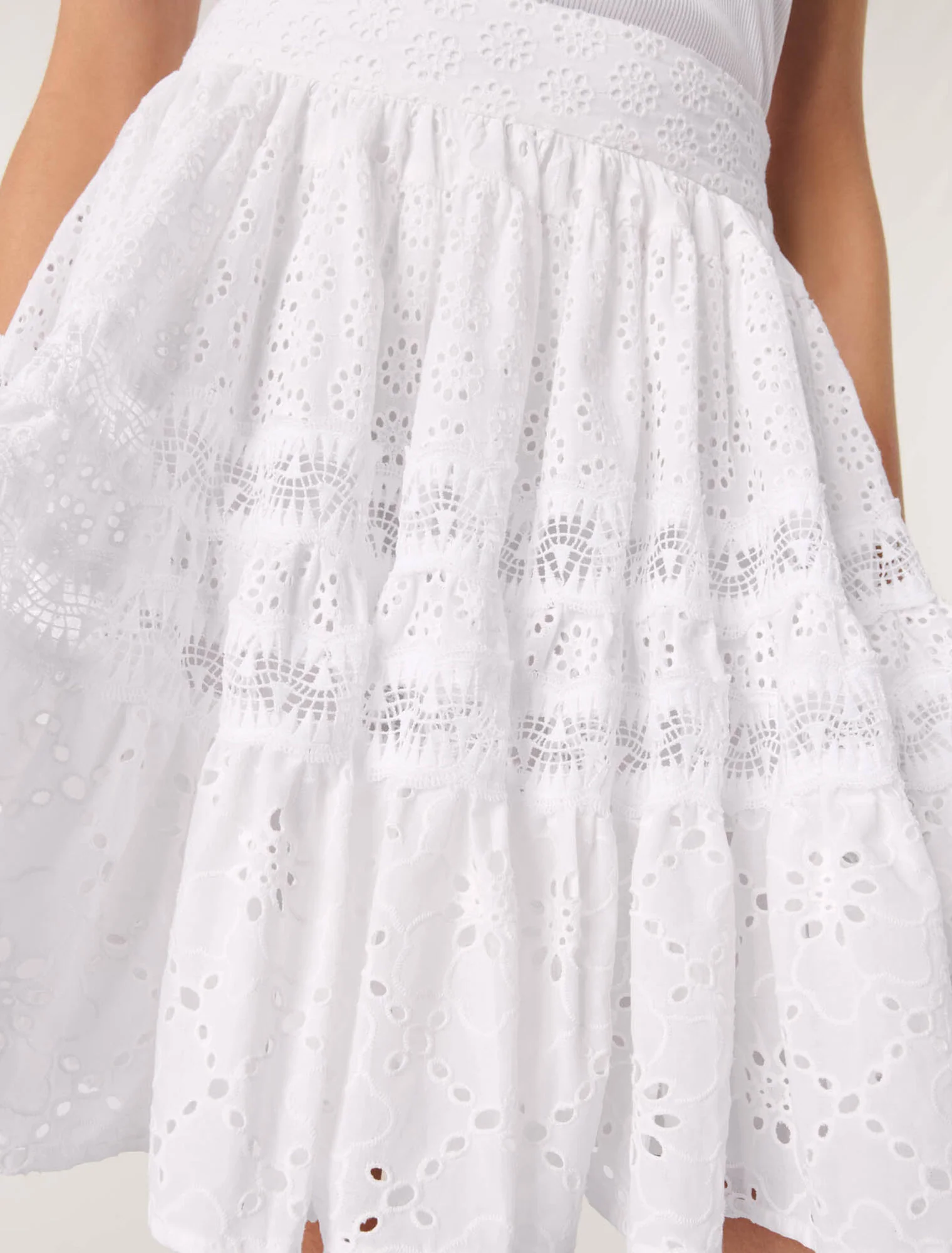 Short embroidered skirt White - Image 4