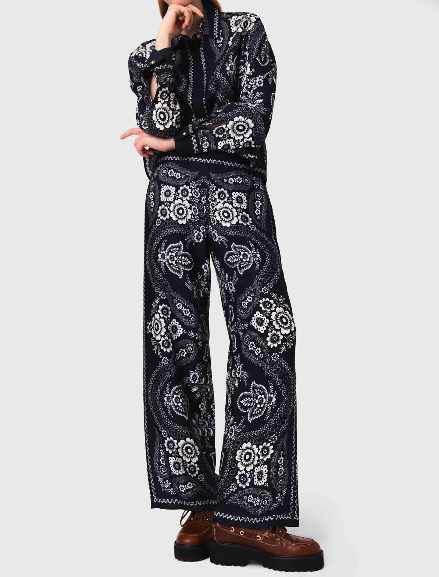 Flowing paisley print trousers Navy Bandana Print - Image 4