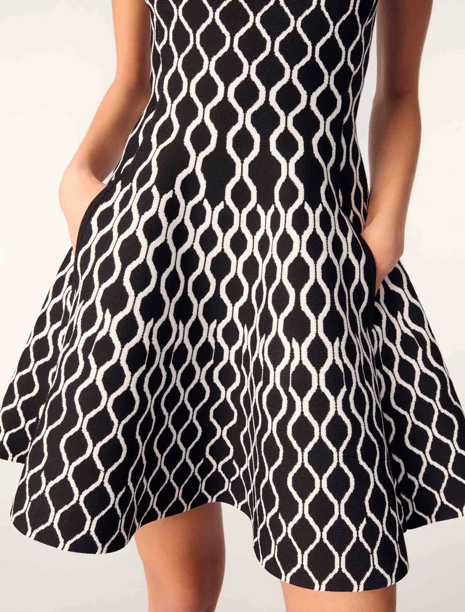 Short patterned knit dress Black / White - Image 6
