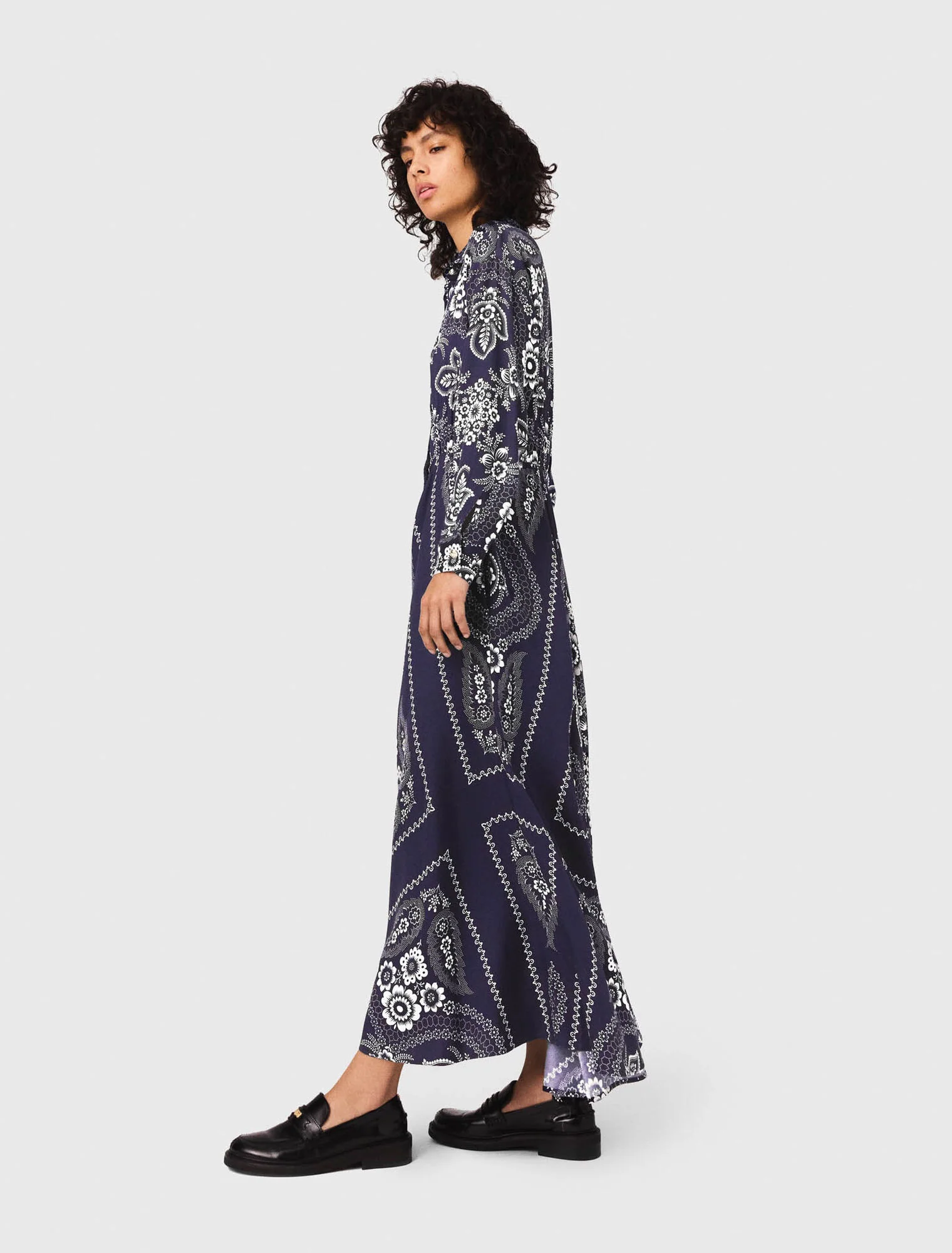Patterned flowing maxi dress Navy Bandana Print - Image 2
