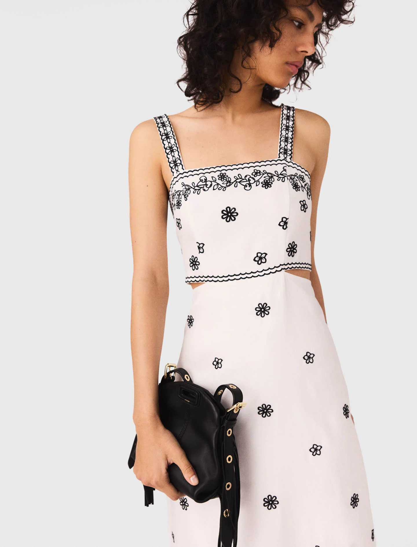 Long embroidered dress with cut-out Ecru / Black - Image 4