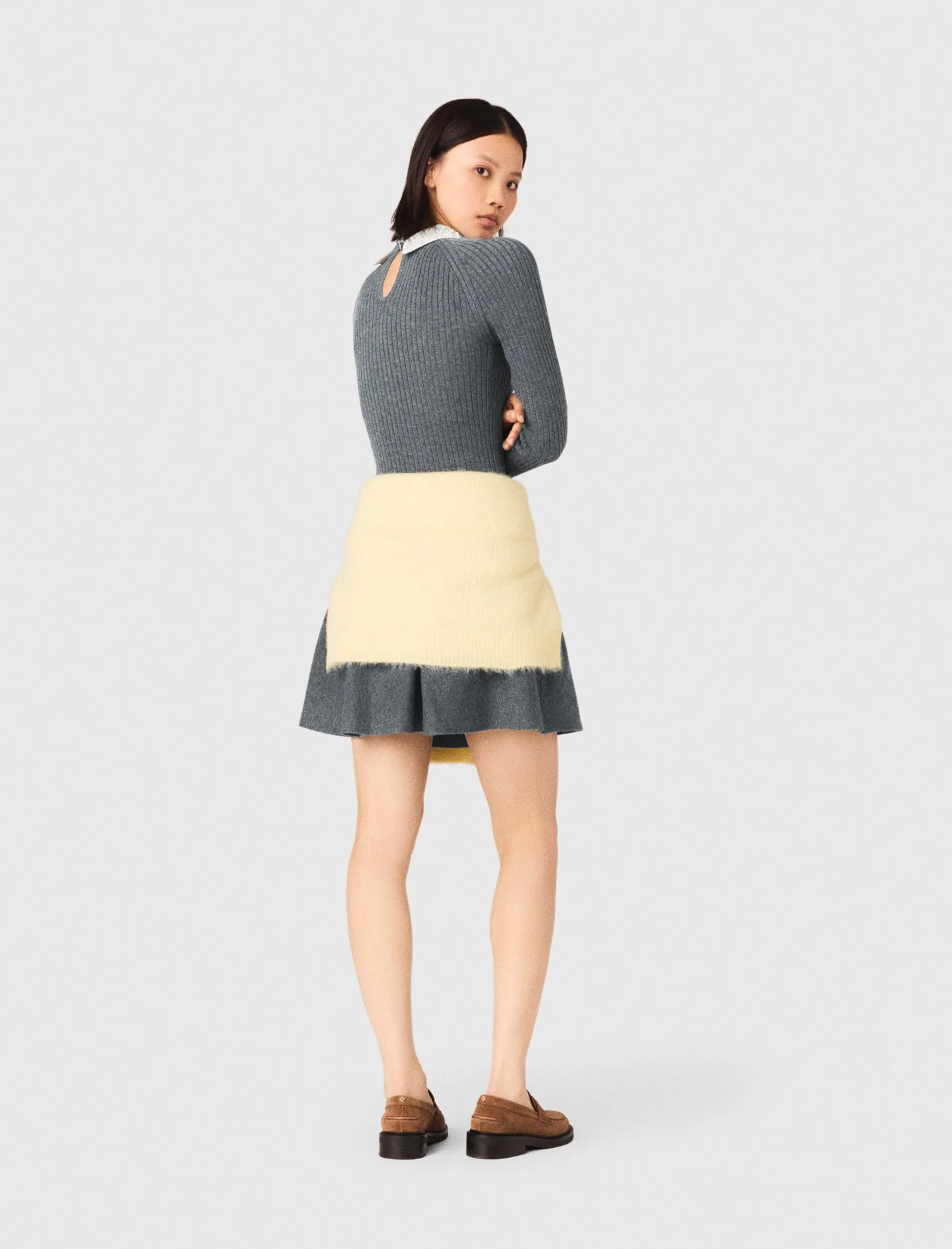 Beaded-collar short knit dress - Image 4
