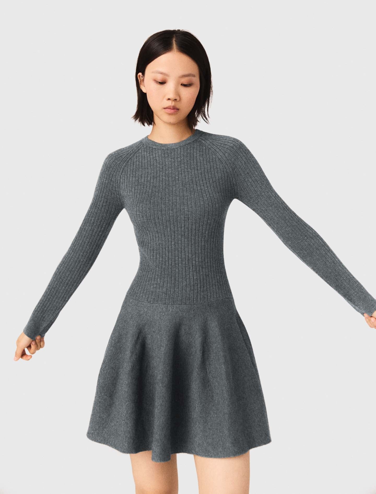 Beaded-collar short knit dress - Image 5