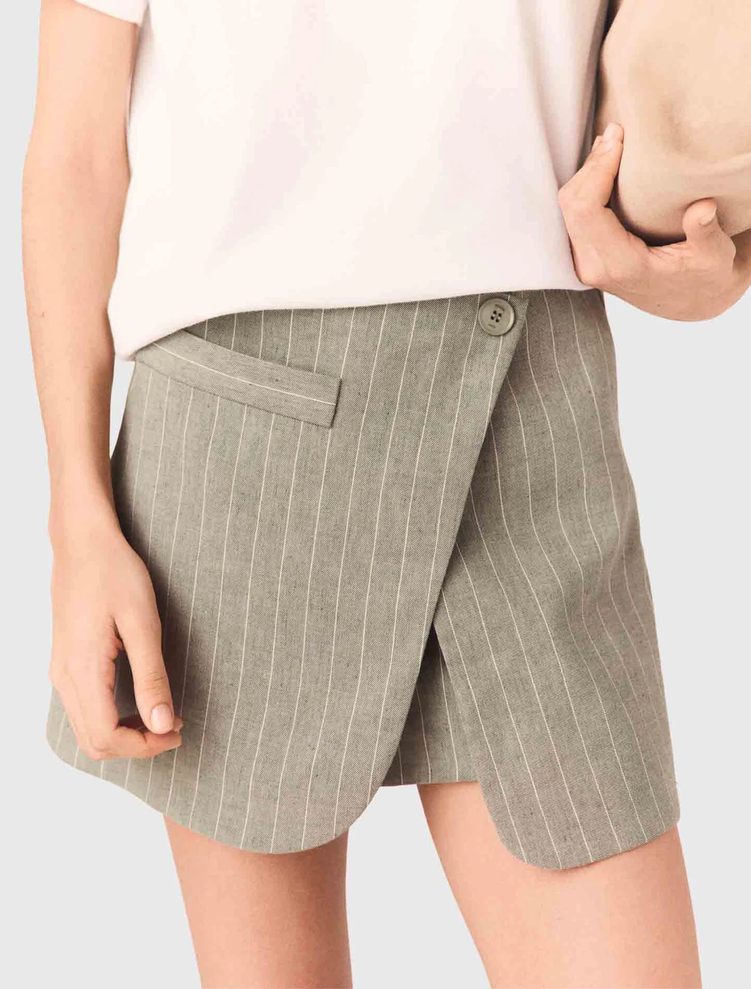 Layered Linen Blend Shorts Khaki - Image 7
